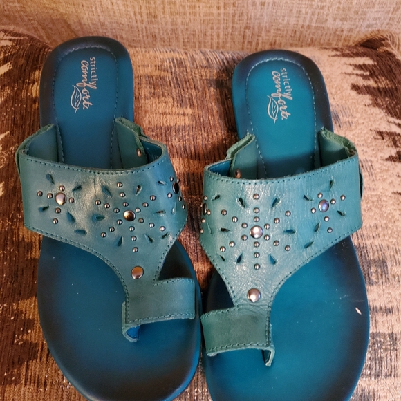 Sandals - Picture 3 of 4